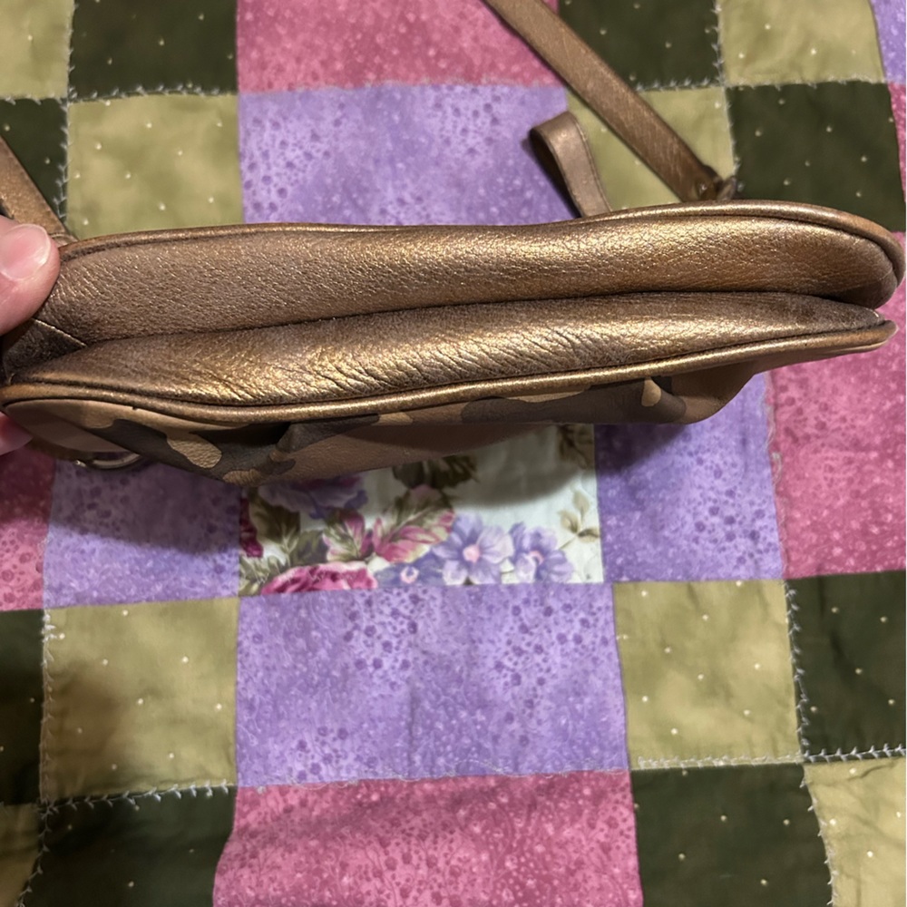 B Makowsky crossbody camo leather purse - Picture 6 of 12